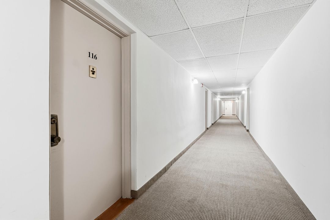 For Sale: $198,700 (1 beds, 1 baths, 658 Square Feet)