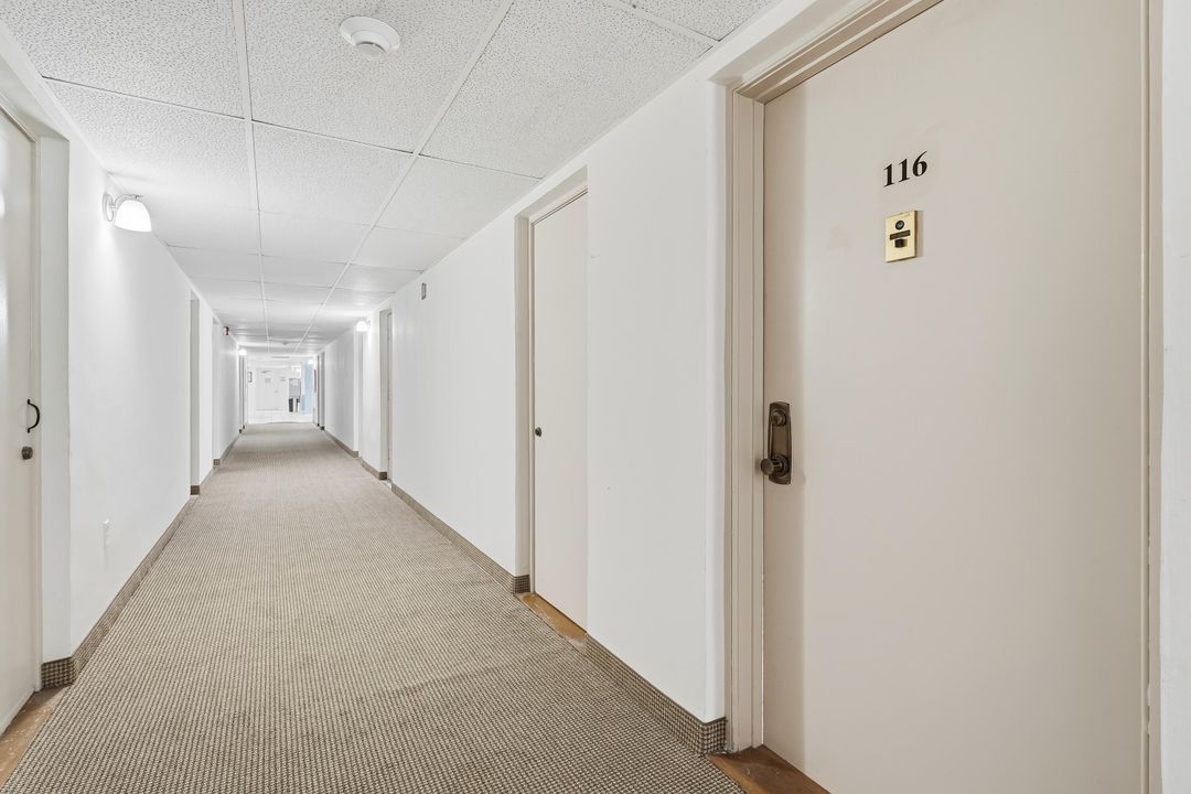 For Sale: $198,700 (1 beds, 1 baths, 658 Square Feet)