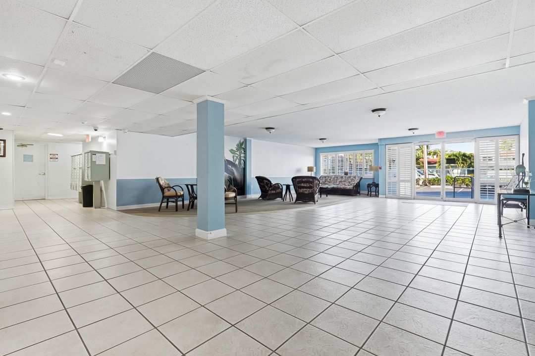 For Sale: $198,700 (1 beds, 1 baths, 658 Square Feet)