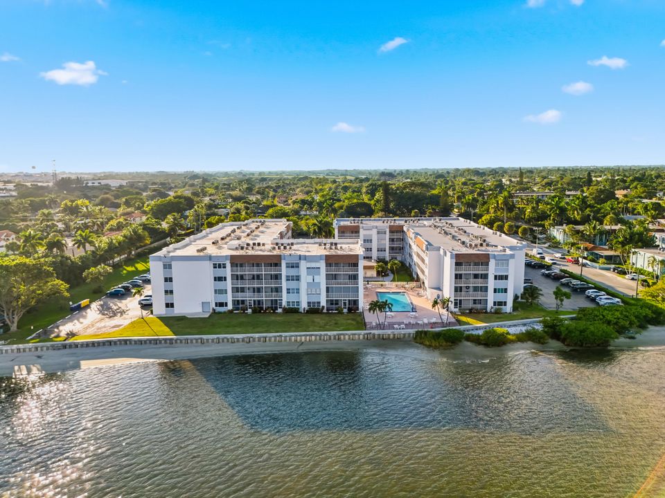 For Sale: $198,700 (1 beds, 1 baths, 658 Square Feet)