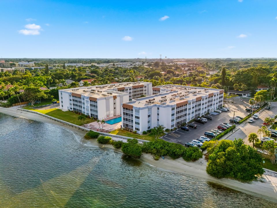 For Sale: $198,700 (1 beds, 1 baths, 658 Square Feet)