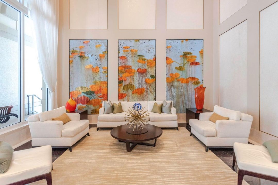 合同活跃: $2,500 (1 贝兹, 1 浴室, 755 平方英尺)