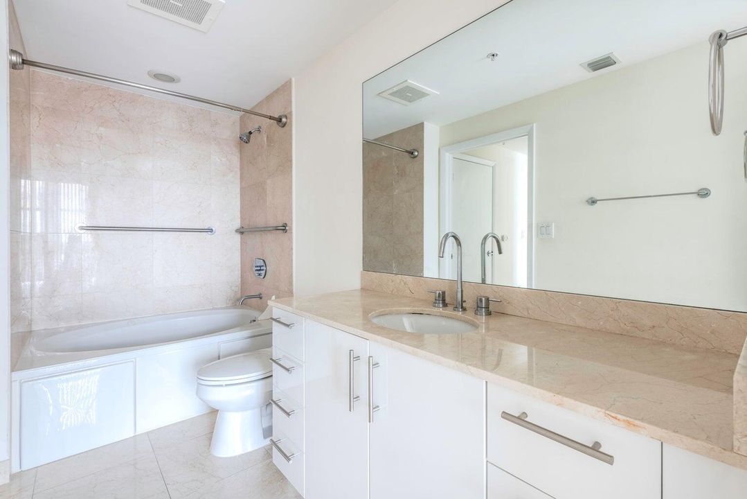 合同活跃: $2,500 (1 贝兹, 1 浴室, 755 平方英尺)