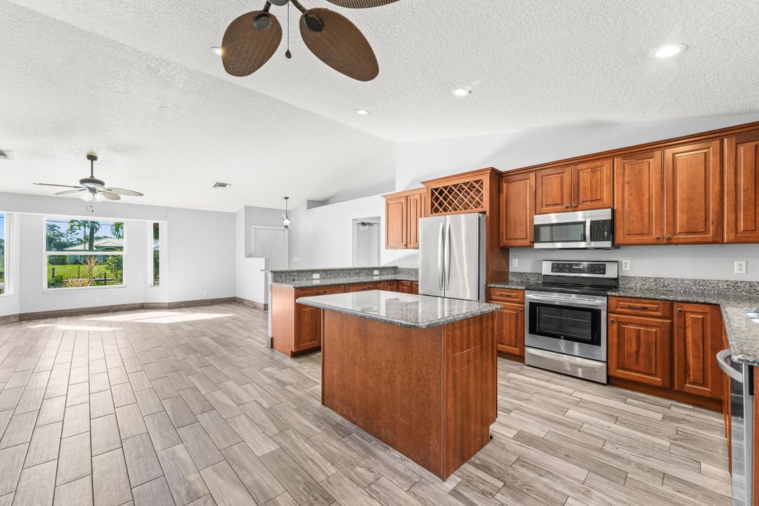 待售: $599,000 (3 贝兹, 2 浴室, 1784 平方英尺)