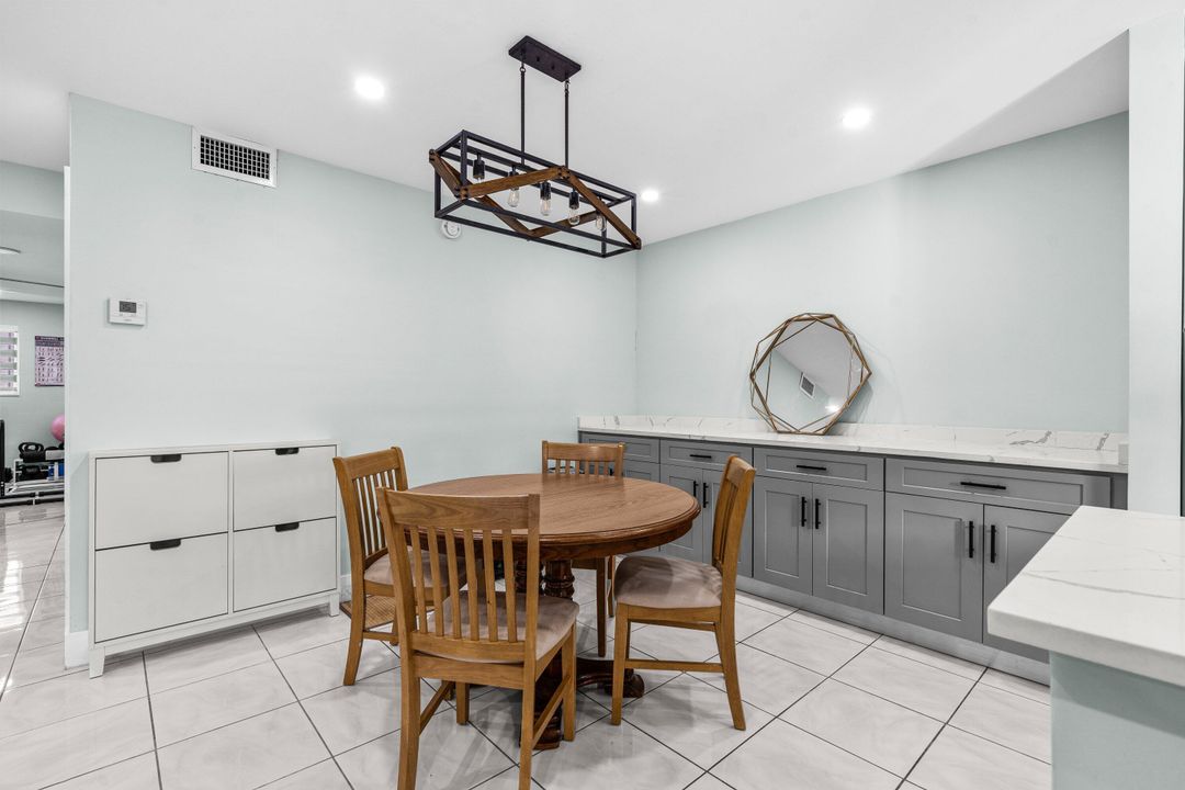 待售: $235,000 (2 贝兹, 2 浴室, 1000 平方英尺)