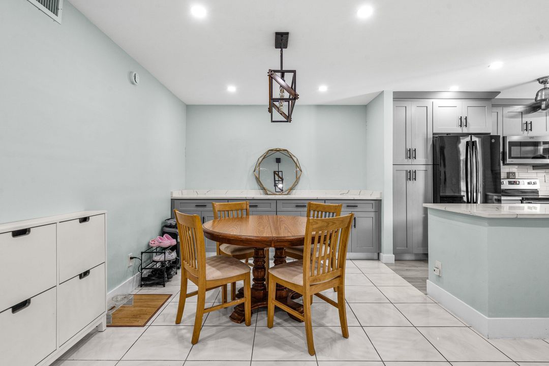 待售: $235,000 (2 贝兹, 2 浴室, 1000 平方英尺)