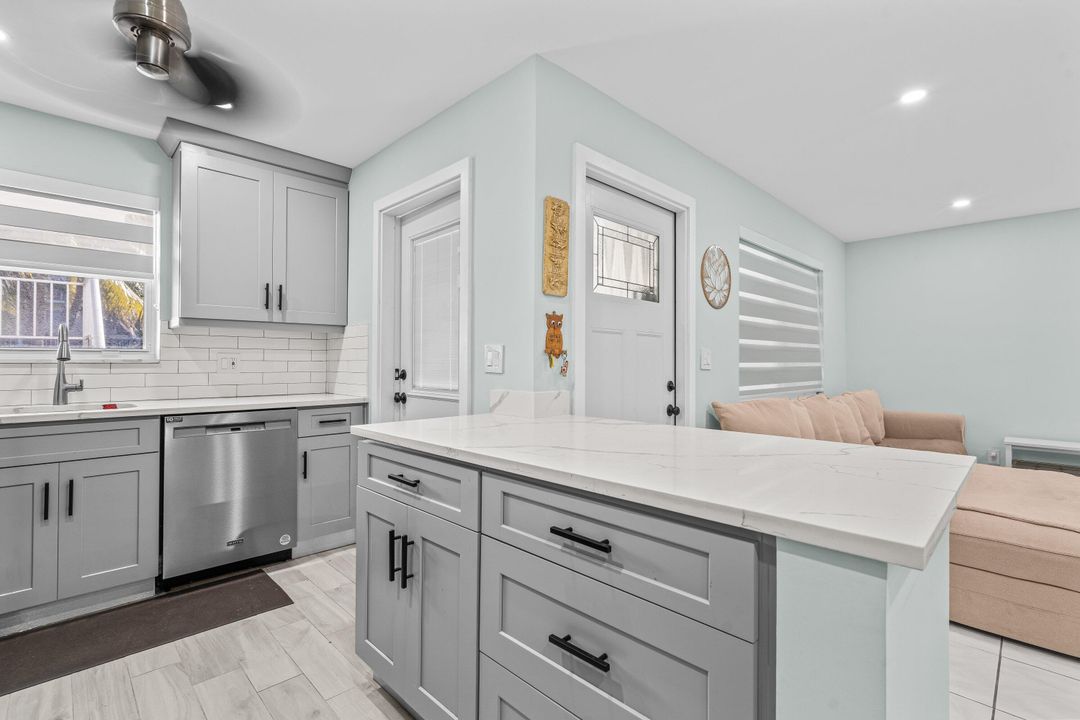 待售: $235,000 (2 贝兹, 2 浴室, 1000 平方英尺)