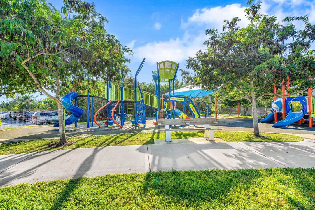 待售: $235,000 (2 贝兹, 2 浴室, 1000 平方英尺)