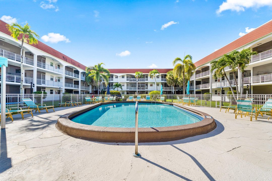 待售: $235,000 (2 贝兹, 2 浴室, 1000 平方英尺)