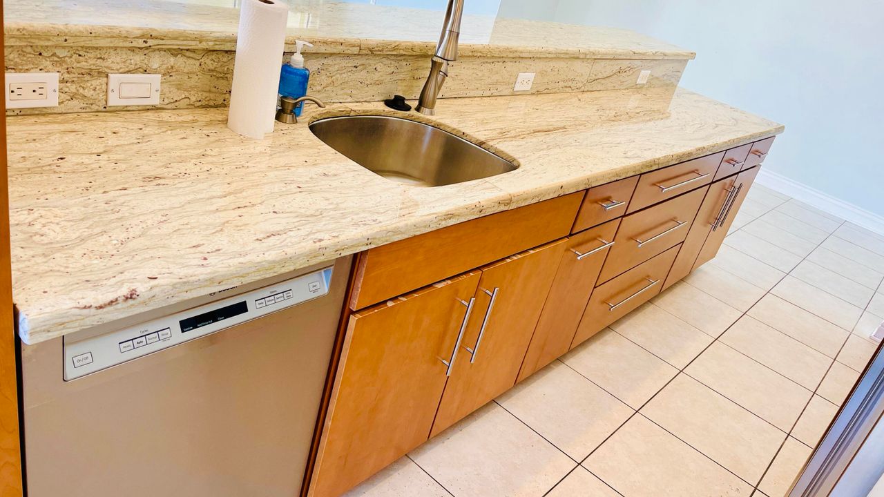 For Rent: $2,900 (3 beds, 2 baths, 1678 Square Feet)