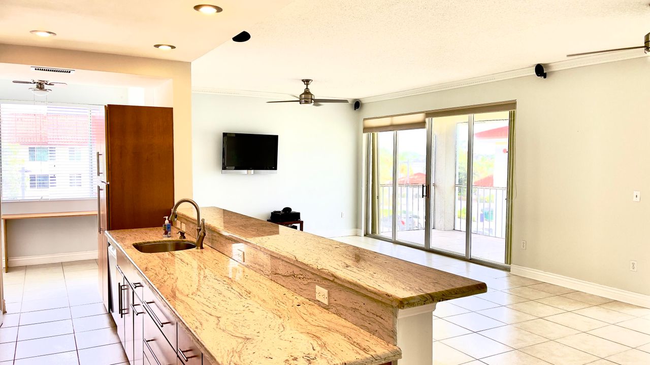 For Rent: $2,900 (3 beds, 2 baths, 1678 Square Feet)