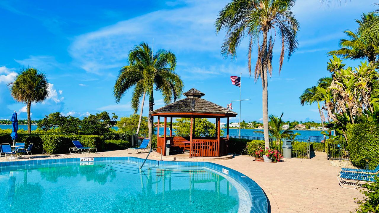 For Rent: $2,900 (3 beds, 2 baths, 1678 Square Feet)