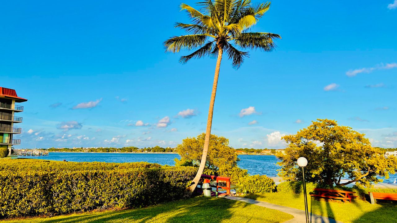 For Rent: $2,900 (3 beds, 2 baths, 1678 Square Feet)