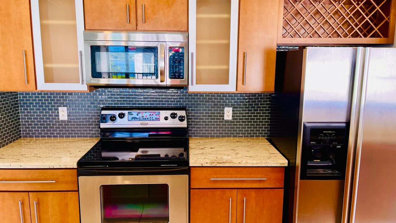 For Rent: $2,900 (3 beds, 2 baths, 1678 Square Feet)