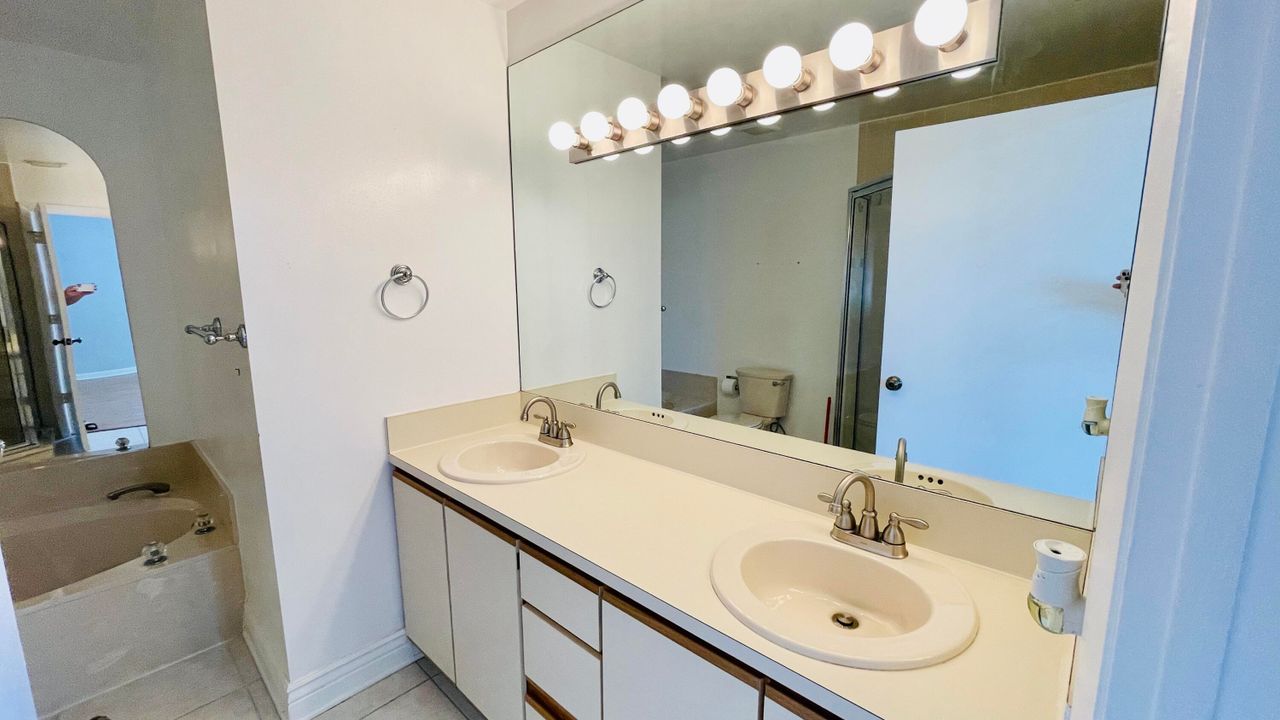 For Rent: $2,900 (3 beds, 2 baths, 1678 Square Feet)