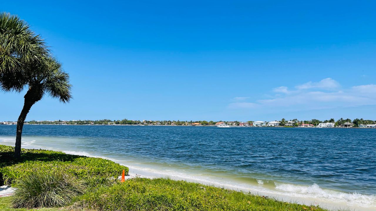 For Rent: $2,900 (3 beds, 2 baths, 1678 Square Feet)