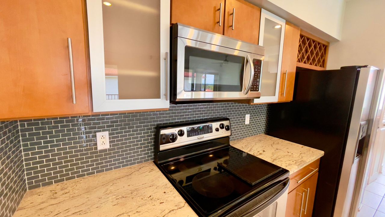 For Rent: $2,900 (3 beds, 2 baths, 1678 Square Feet)