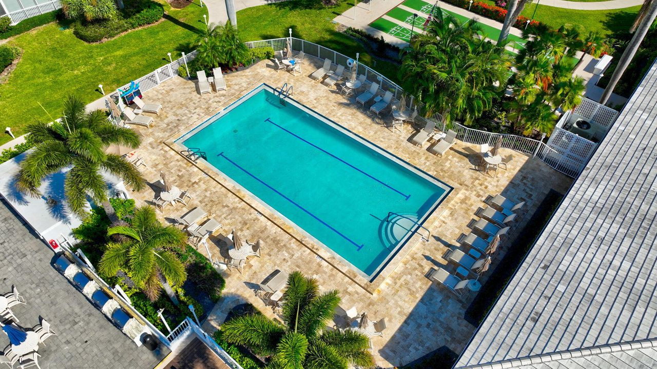 待售: $360,000 (1 贝兹, 1 浴室, 981 平方英尺)