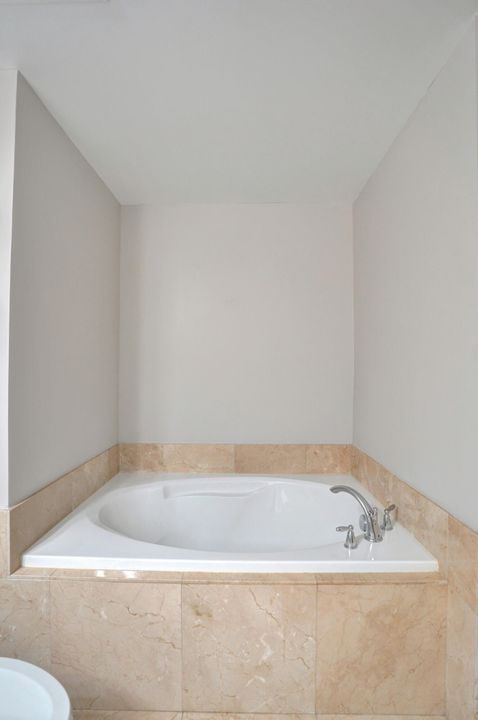 На продажу: $349,999 (1 спален, 1 ванн, 805 Квадратных фут)