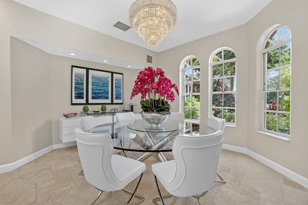 待售: $1,900,000 (6 贝兹, 5 浴室, 5218 平方英尺)