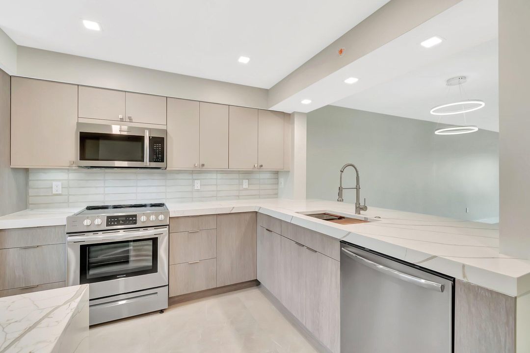 For Rent: $3,300 (2 beds, 2 baths, 1500 Square Feet)