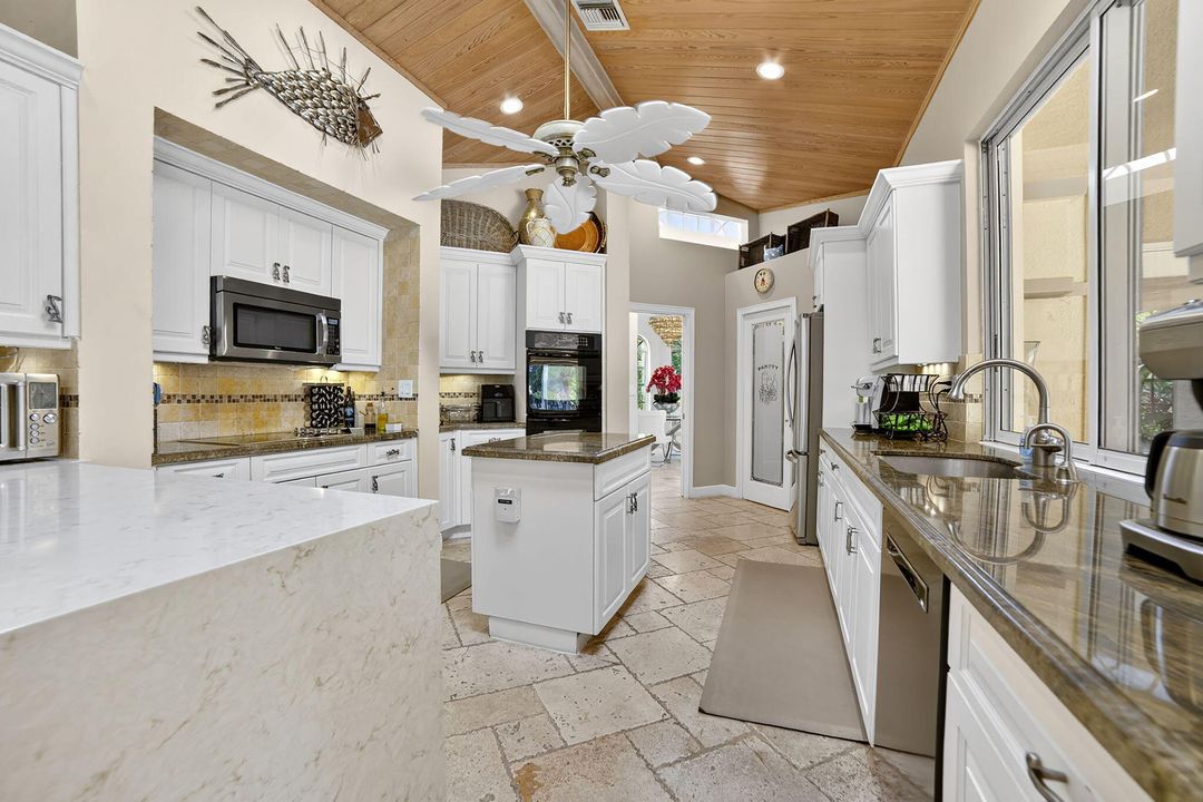 待售: $1,900,000 (6 贝兹, 5 浴室, 5218 平方英尺)