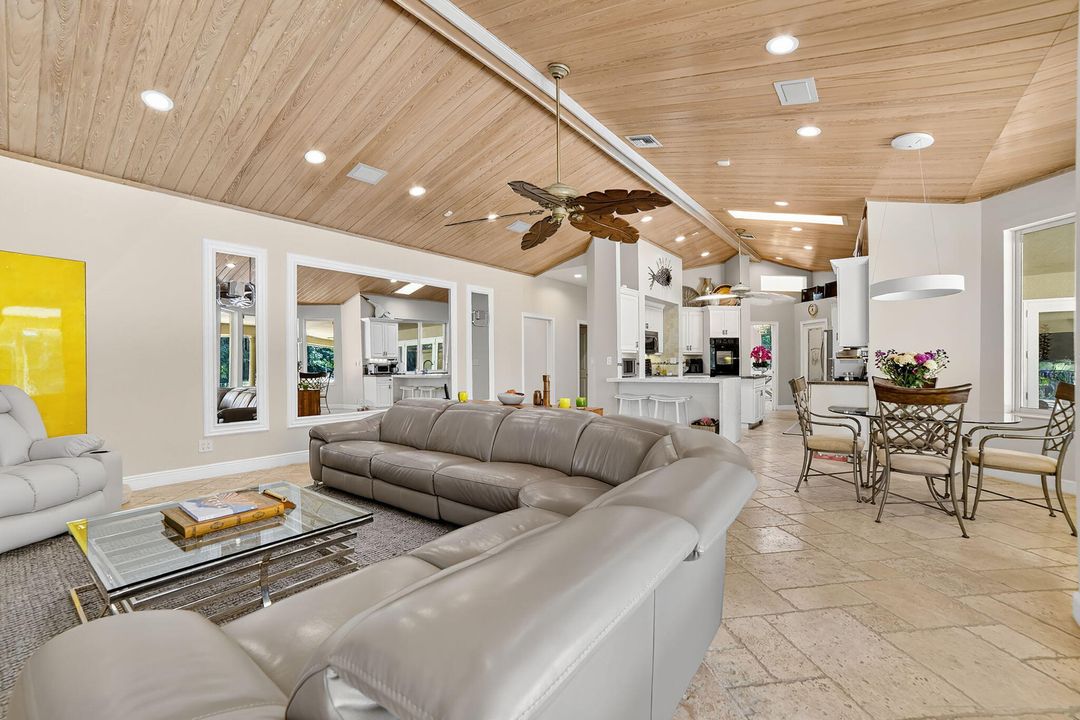 待售: $1,900,000 (6 贝兹, 5 浴室, 5218 平方英尺)