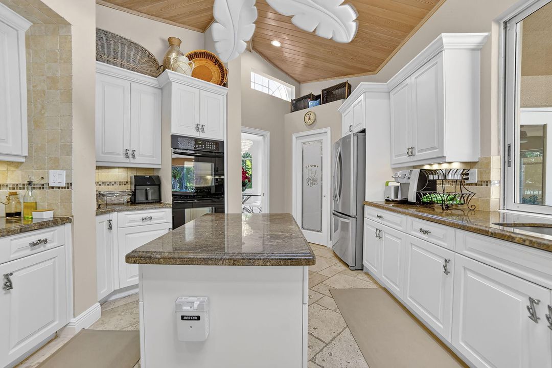 待售: $1,900,000 (6 贝兹, 5 浴室, 5218 平方英尺)