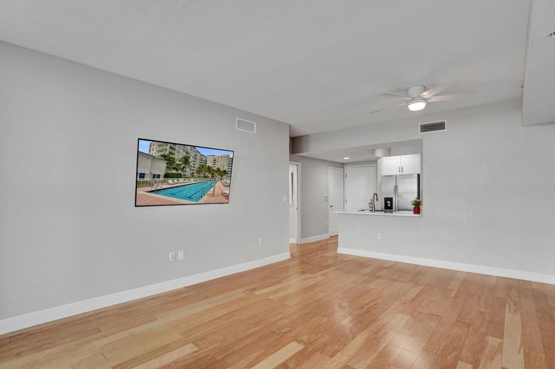 На продажу: $349,999 (1 спален, 1 ванн, 805 Квадратных фут)