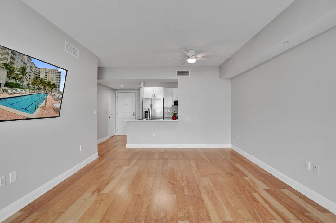 На продажу: $349,999 (1 спален, 1 ванн, 805 Квадратных фут)