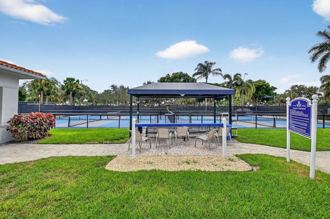 For Sale: $645,000 (3 beds, 2 baths, 2099 Square Feet)