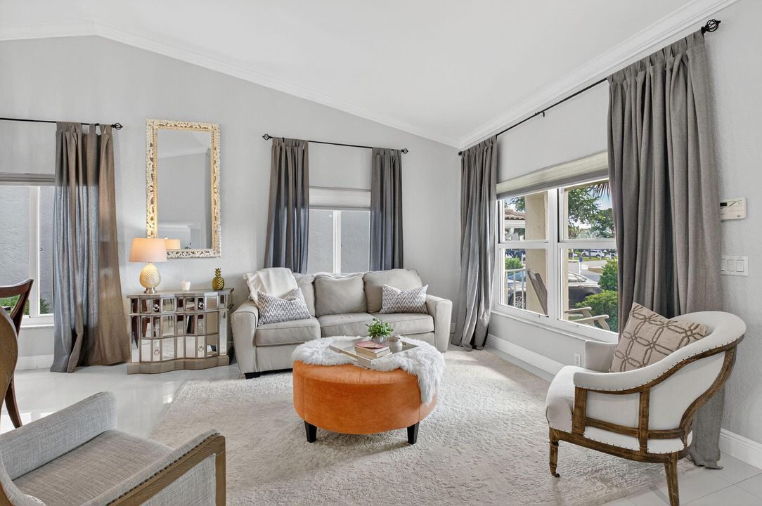 Activo con contrato: $689,000 (3 camas, 2 baños, 1985 Pies cuadrados)