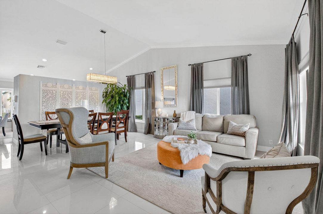 Activo con contrato: $689,000 (3 camas, 2 baños, 1985 Pies cuadrados)