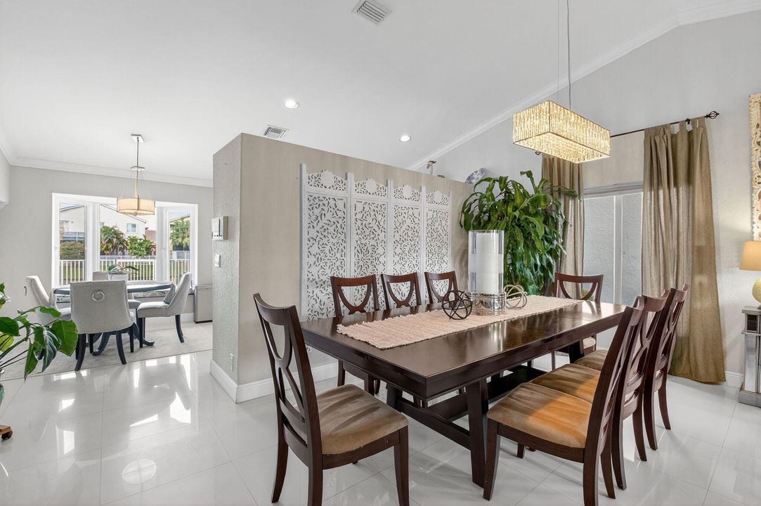 Activo con contrato: $689,000 (3 camas, 2 baños, 1985 Pies cuadrados)