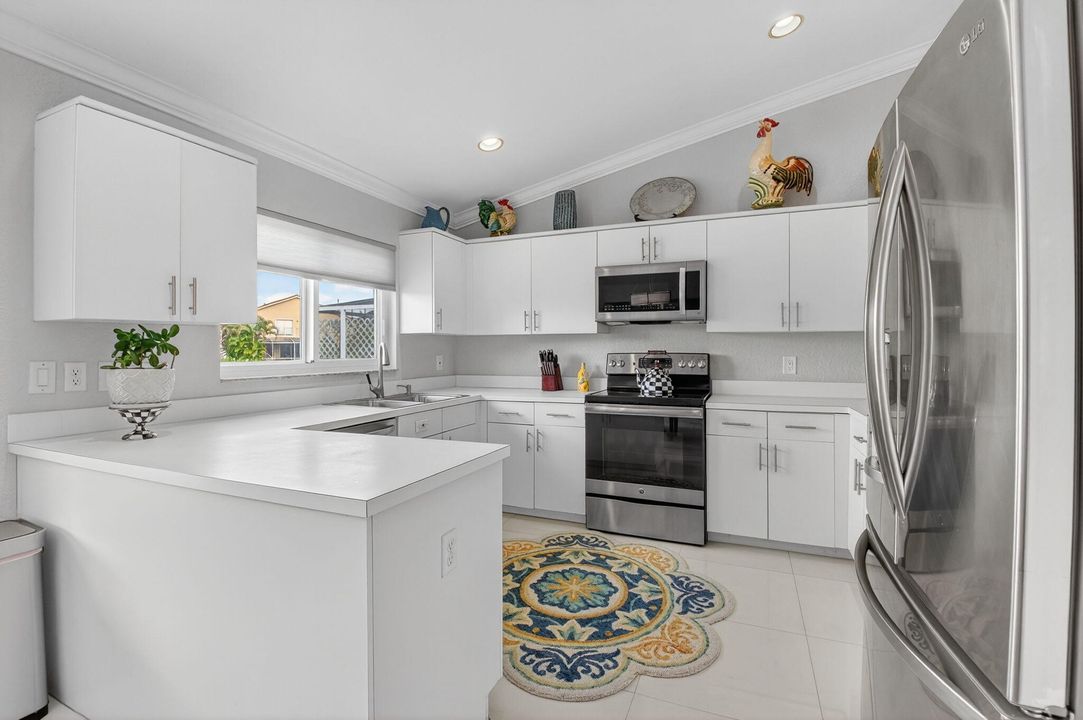 Activo con contrato: $689,000 (3 camas, 2 baños, 1985 Pies cuadrados)