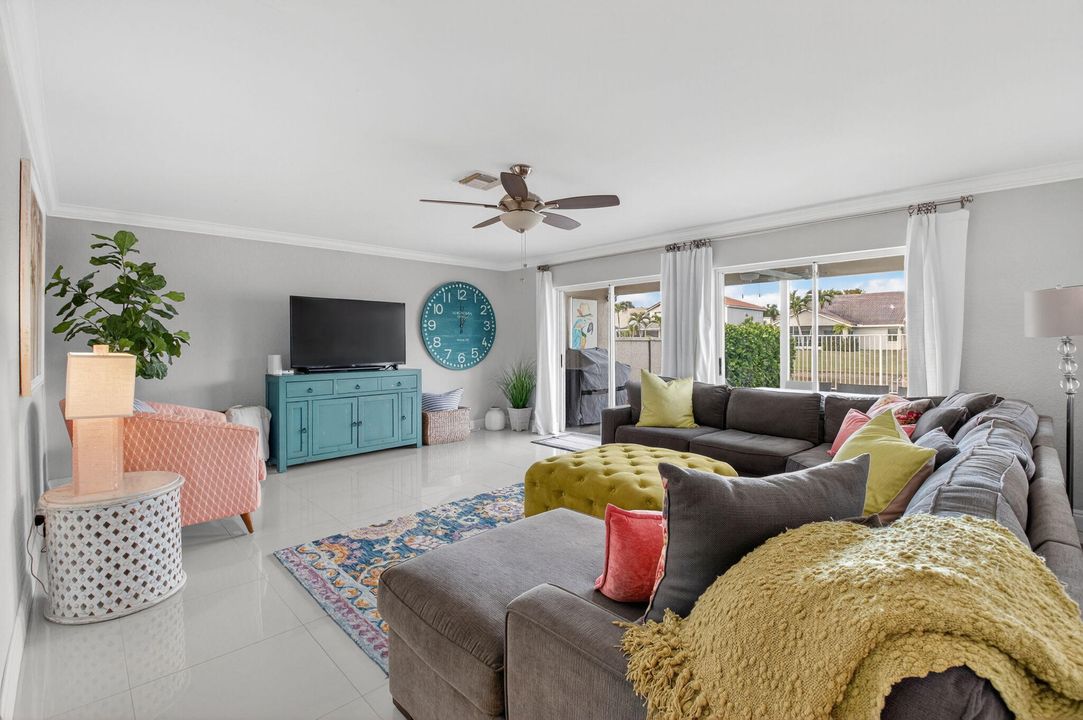 Activo con contrato: $689,000 (3 camas, 2 baños, 1985 Pies cuadrados)