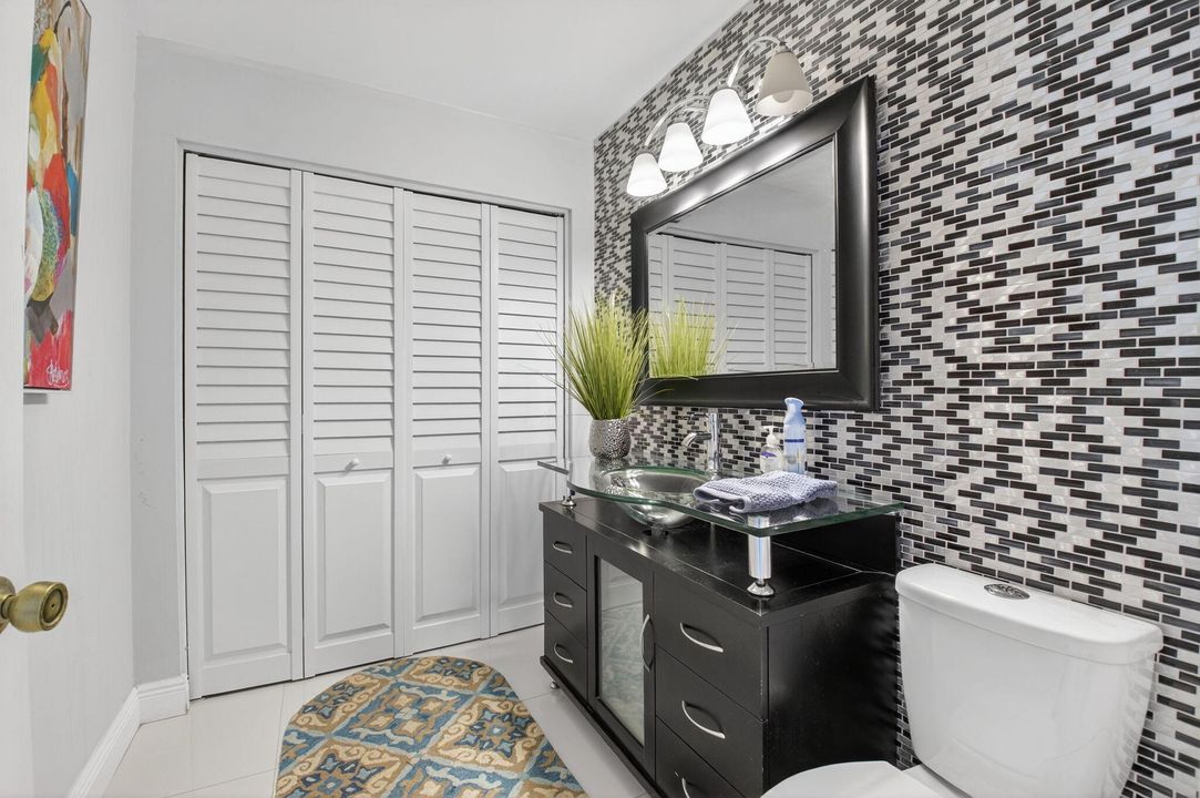 Activo con contrato: $689,000 (3 camas, 2 baños, 1985 Pies cuadrados)