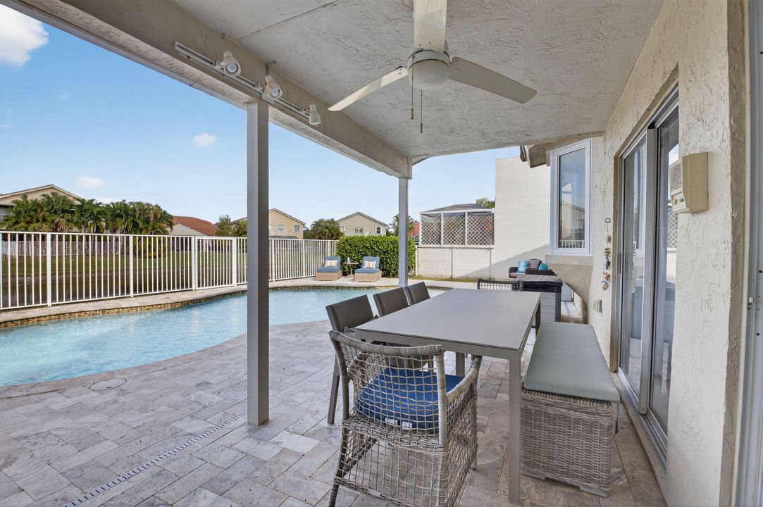 Activo con contrato: $689,000 (3 camas, 2 baños, 1985 Pies cuadrados)