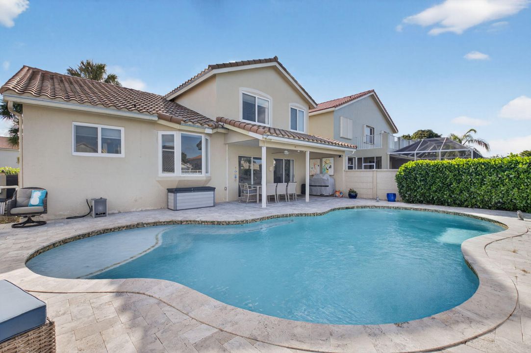 Activo con contrato: $689,000 (3 camas, 2 baños, 1985 Pies cuadrados)