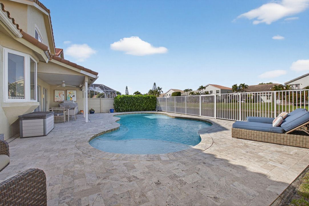 Activo con contrato: $689,000 (3 camas, 2 baños, 1985 Pies cuadrados)