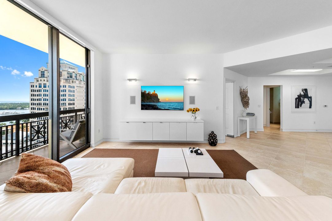 На продажу: $3,000,000 (2 спален, 2 ванн, 2156 Квадратных фут)