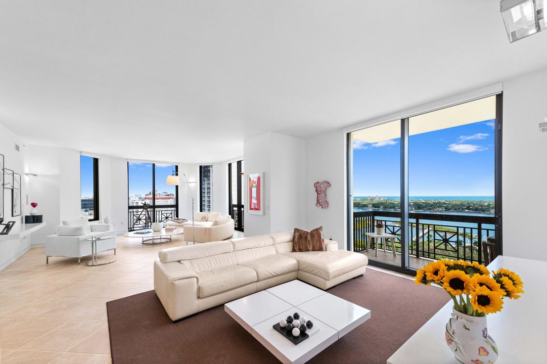 На продажу: $3,000,000 (2 спален, 2 ванн, 2156 Квадратных фут)