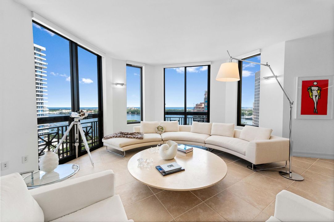 На продажу: $3,000,000 (2 спален, 2 ванн, 2156 Квадратных фут)