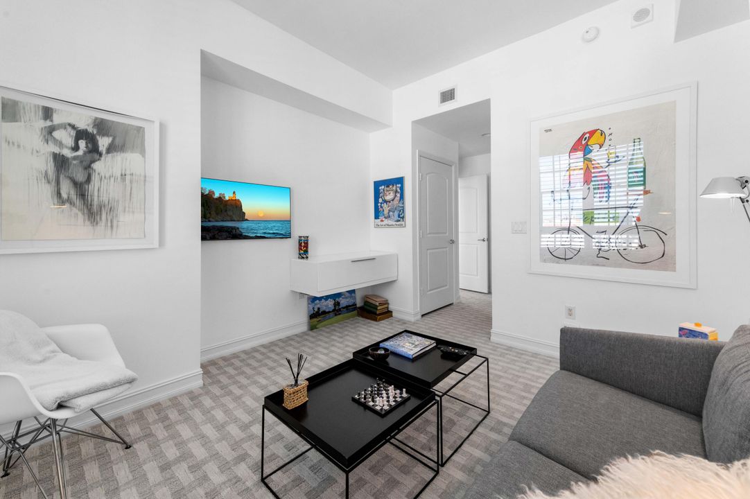 На продажу: $3,000,000 (2 спален, 2 ванн, 2156 Квадратных фут)