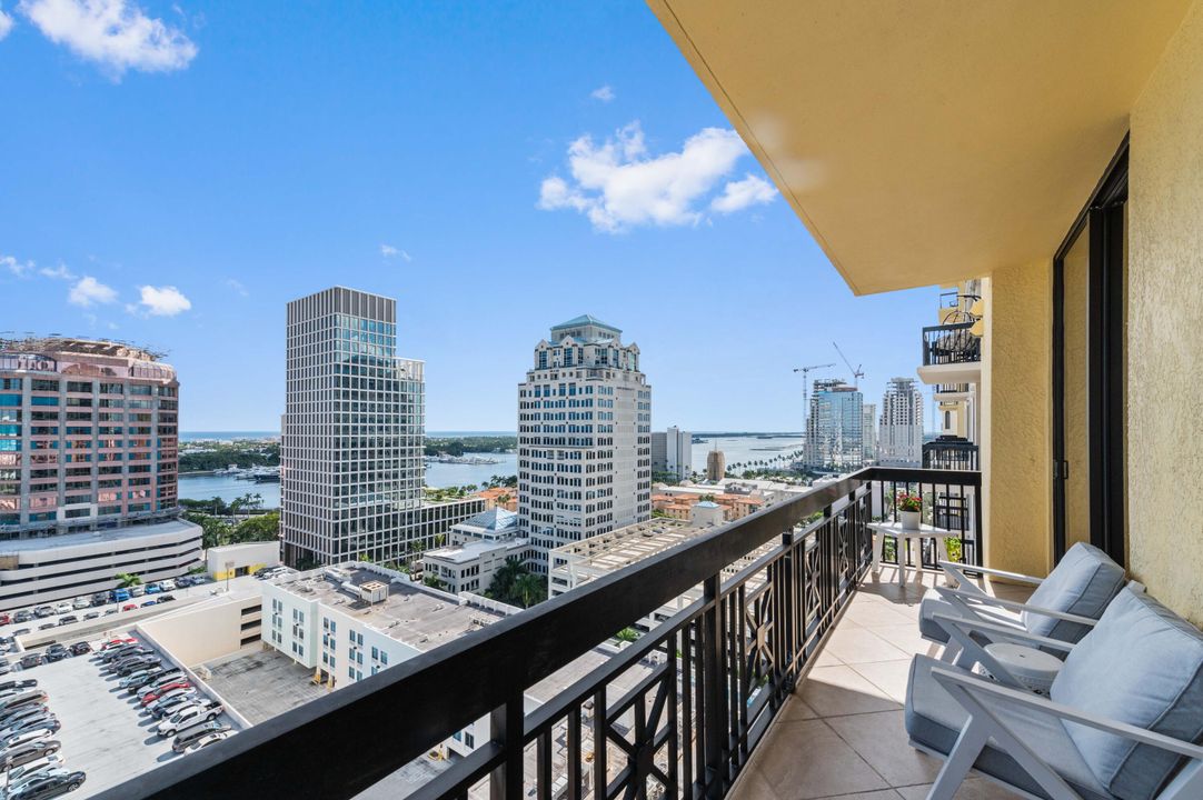 На продажу: $3,000,000 (2 спален, 2 ванн, 2156 Квадратных фут)