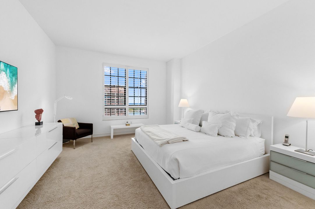 На продажу: $3,000,000 (2 спален, 2 ванн, 2156 Квадратных фут)