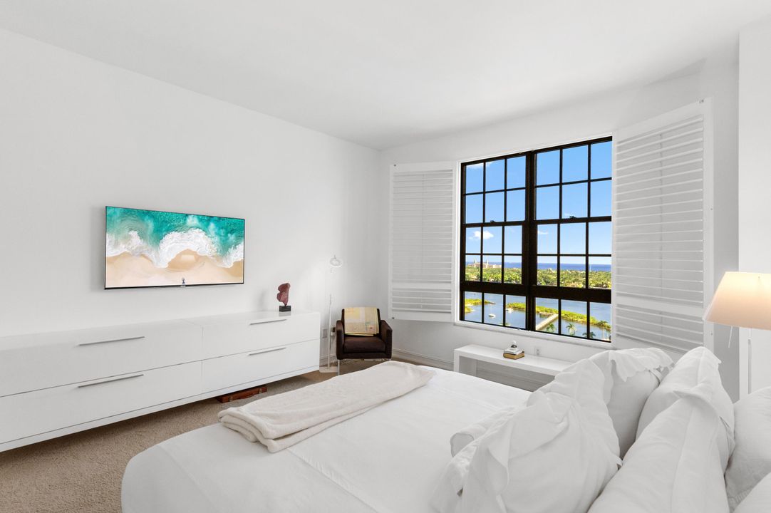 На продажу: $3,000,000 (2 спален, 2 ванн, 2156 Квадратных фут)