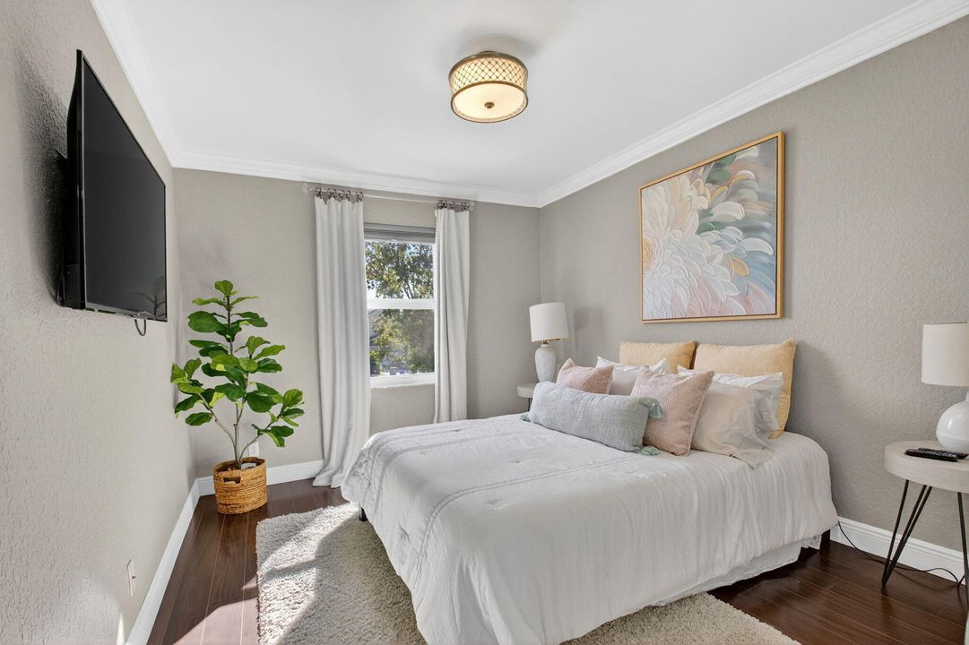 Activo con contrato: $689,000 (3 camas, 2 baños, 1985 Pies cuadrados)