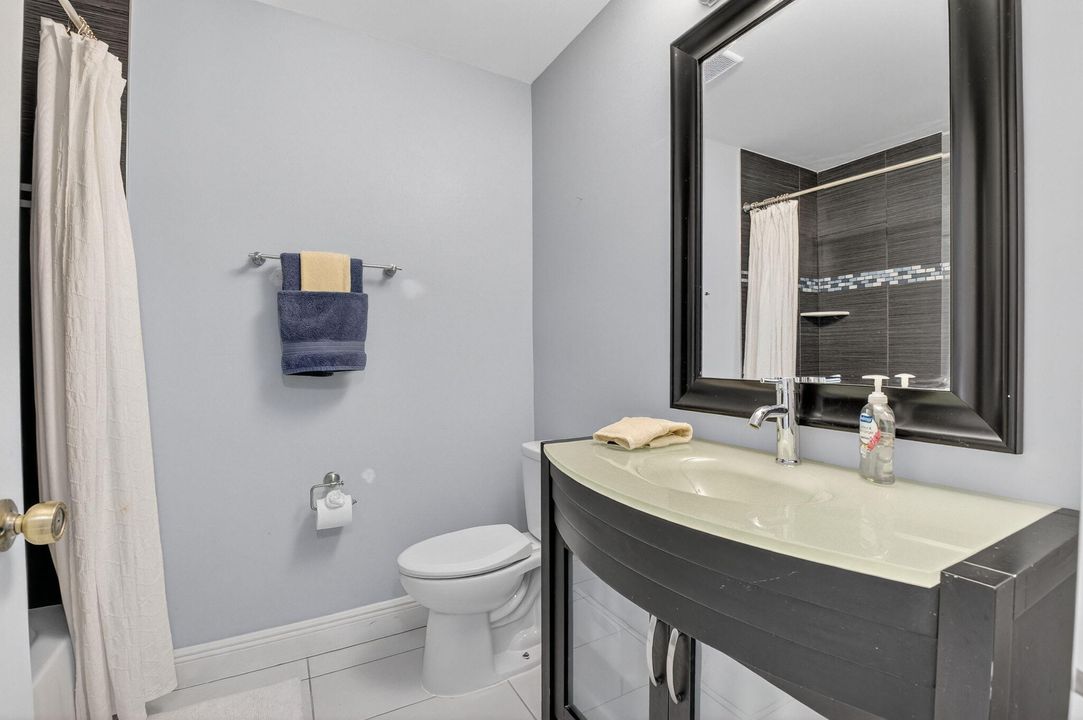 Activo con contrato: $689,000 (3 camas, 2 baños, 1985 Pies cuadrados)