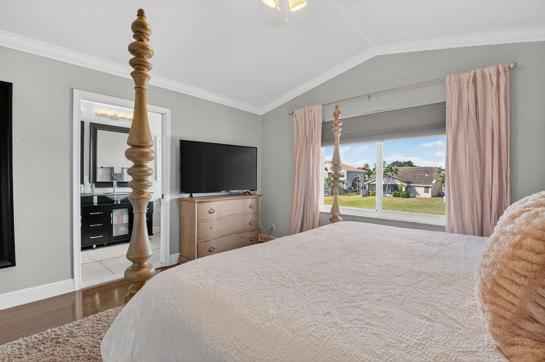 Activo con contrato: $689,000 (3 camas, 2 baños, 1985 Pies cuadrados)